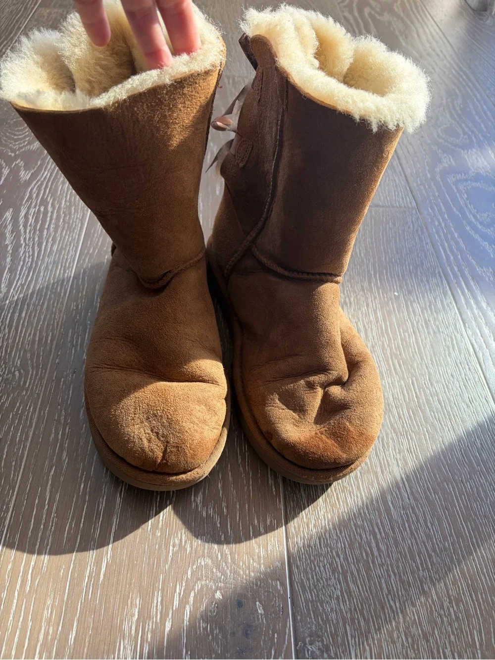 UGG size 6 Bailey Bow Boots in Chestnut with Shearling Trim